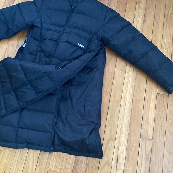 Guess black puffed women coat size medium preowned - Picture 8 of 9